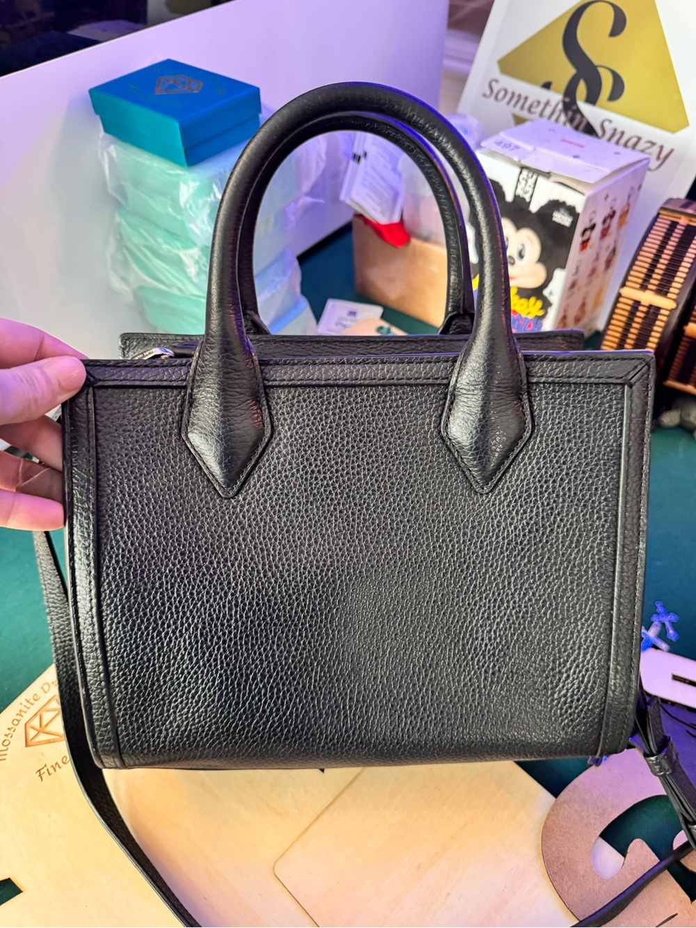 Henri Bendel Leather Black 2 in 1 Satchel w/removable crossbody - Picture 4 of 12